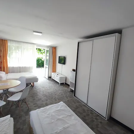 Elizabeth Kwatera prywatna *